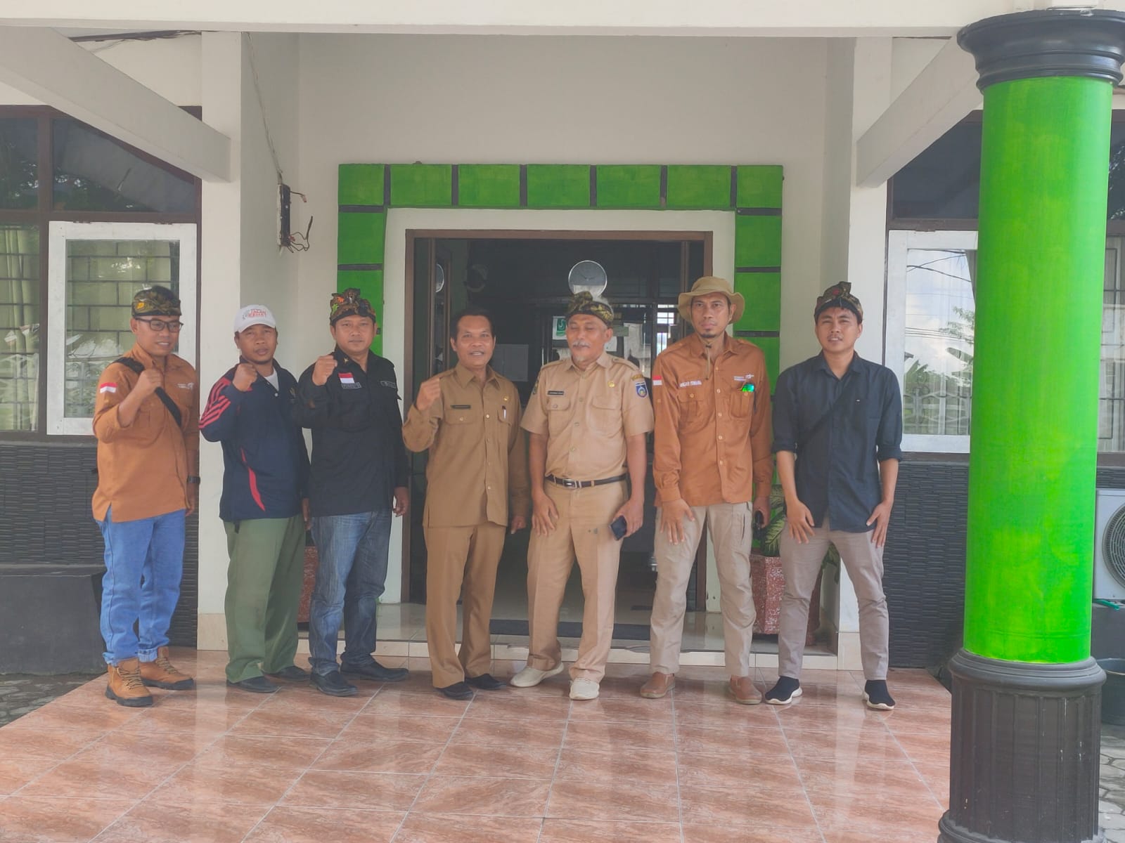 Kunjungan Kerja Lurah Leneng Bersama Komunitas Masyarakat Peduli Lingkungan Pada Dinas Lingkungan Hidup Kab. Lombok Tengah