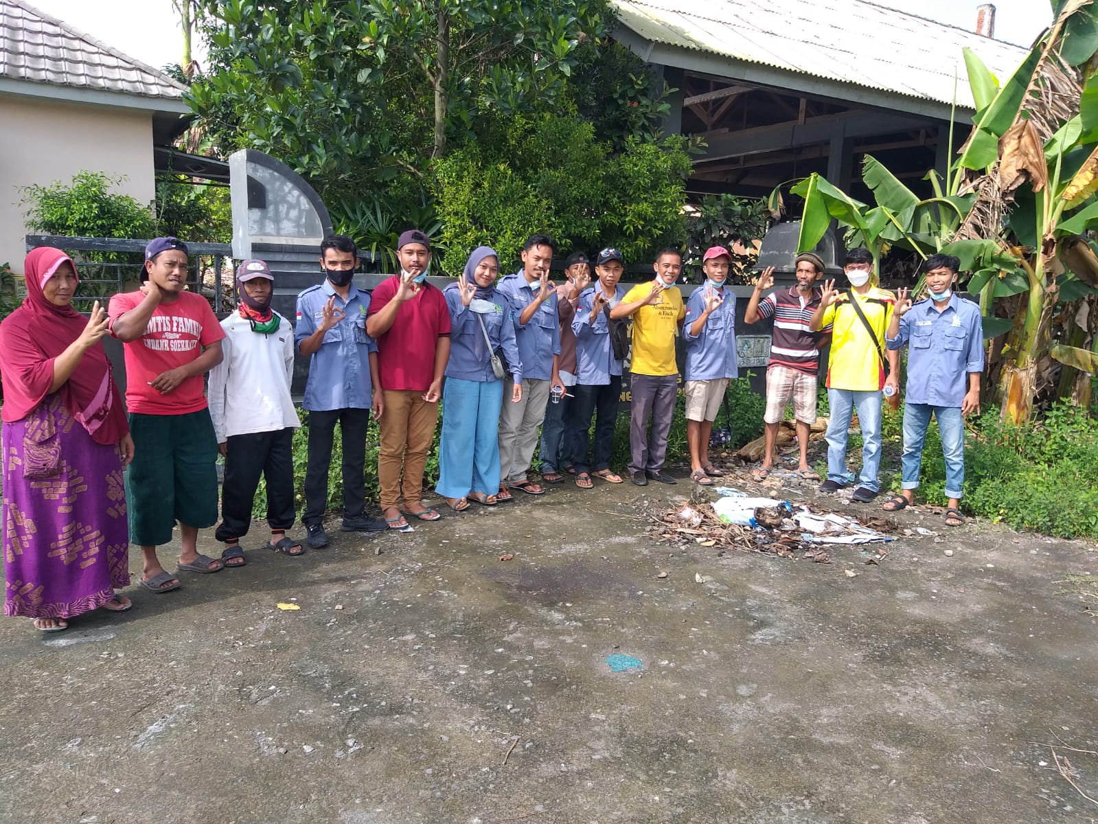 Kunjungan Lapangan Ke TPS 3R Desa Semparu Bersama KMPS TPS 3R Desa Bonjeruk Kec. Jonggat